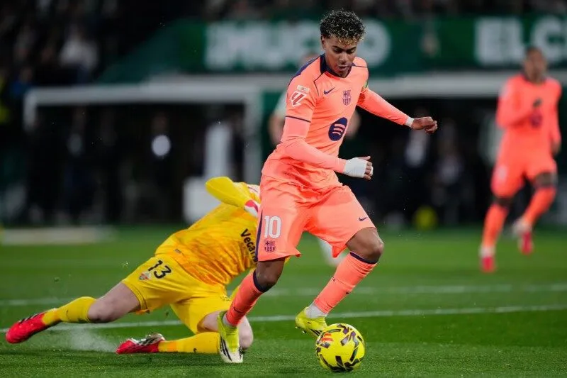 Elche khó ngăn cản sức mạnh của Barcelona